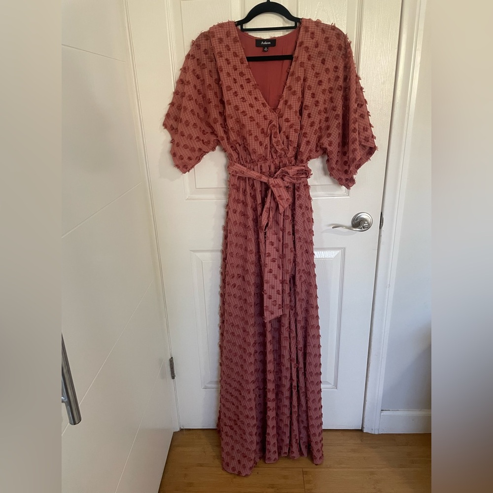 Aakaa Textured Maxi Dress in Rose size small